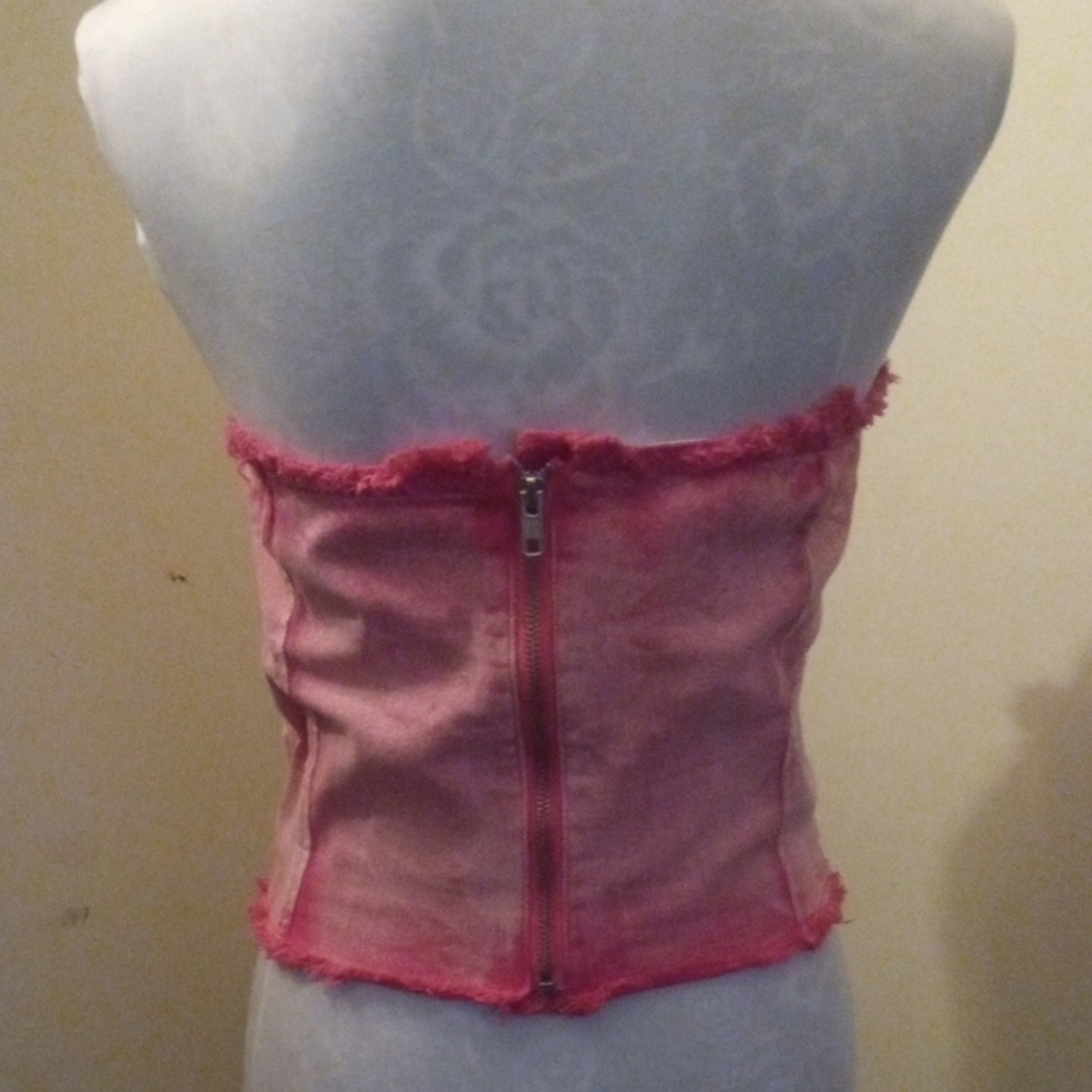 Chic Pink Denim Strapless Frayed Blouse - Picture 3 of 6